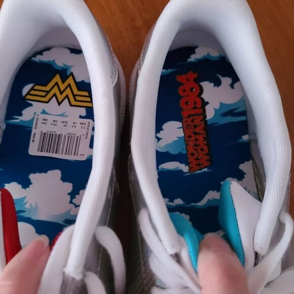 New Reebok DC Wonder Woman size 7.5 white Silver Metallic Invisible Jet sneakers - Picture 4 of 5